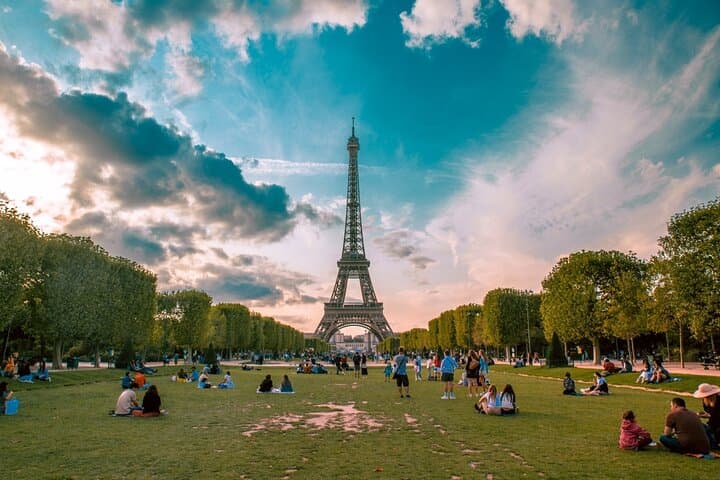 Eiffel Tower Summit Access with Host — Skip-the-Line Entry to 2nd Floor & Summit photo 2