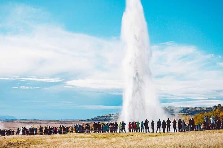Golden Circle & Fridheimar Experience: Private Tour to Thingvellir, Geysir, Gullfoss & Kerid