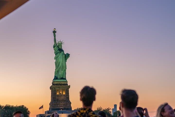 Statue of Liberty Sunset Cruise: 90-Minute Circle Line NYC Harbor Voyage photo 2