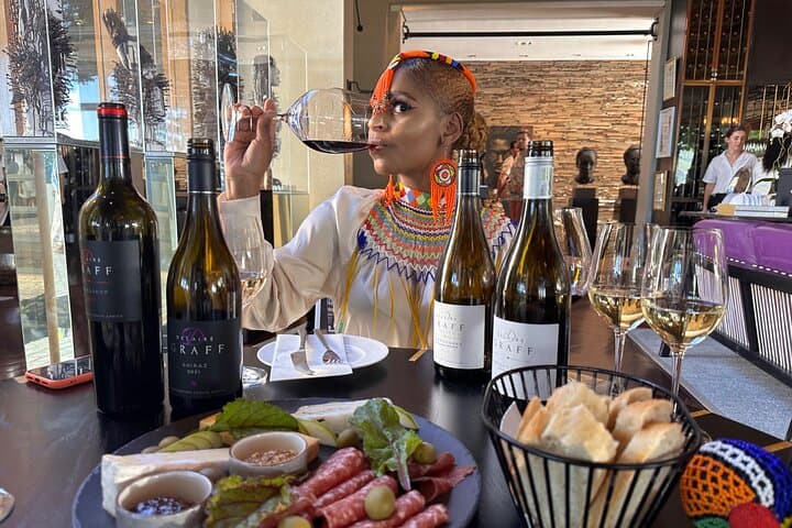 Private Wine Tour: 20 Tastings in Stellenbosch & Franschhoek — Cape Winelands Day Trip
