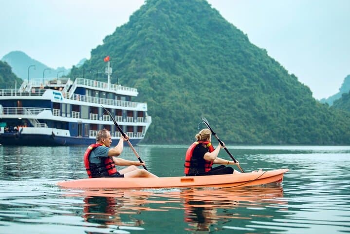 Lan Ha Bay 3-Day Balcony Cruise: Kayak, Bike & Seaview Cabin