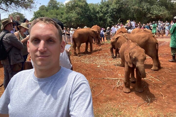 Explore Nairobi National Park, Elephant Orphanage & Giraffe Centre in a Day Tour