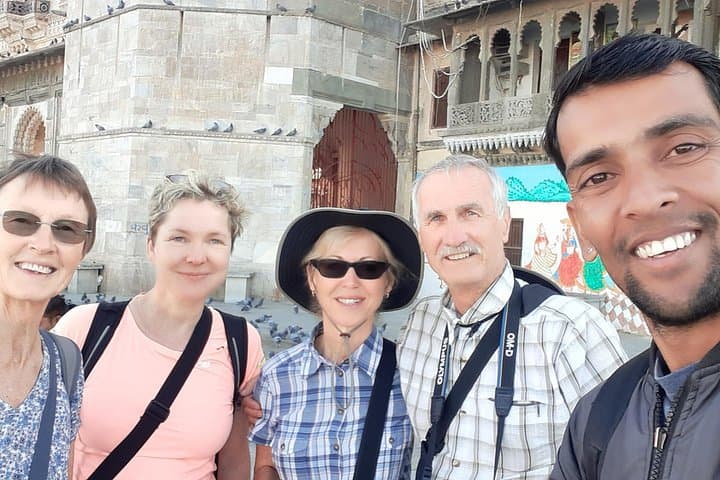 Udaipur City Sightseeing: Private Guided Tour with Lake Pichola & Market Walk photo 1