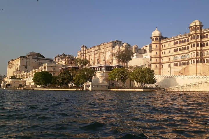 Udaipur City Sightseeing: Private Guided Tour with Lake Pichola & Market Walk photo 2