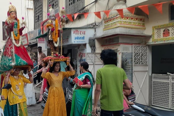 Udaipur City Sightseeing: Private Guided Tour with Lake Pichola & Market Walk photo 3