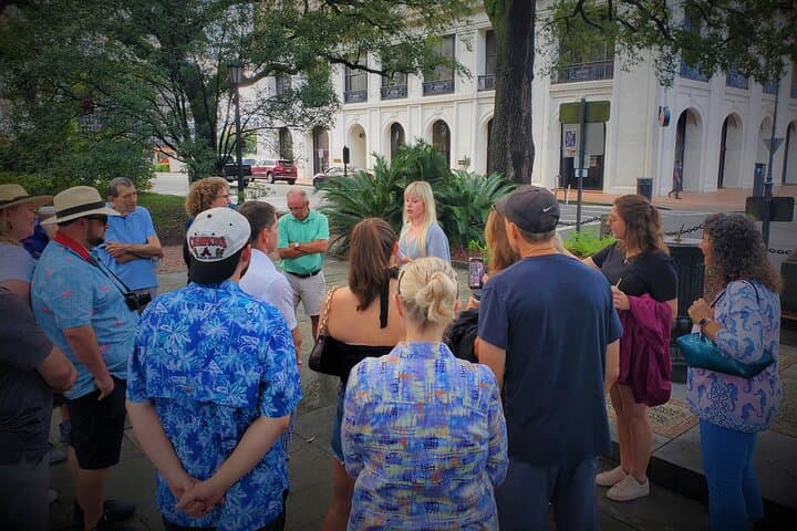 Savannah Historic District Walking Tour: Squares, Stories & Southern Architecture photo 2