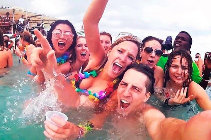 Punta Cana Party Catamaran: Half-Day Snorkel, Natural Pool & Open Bar photo 2
