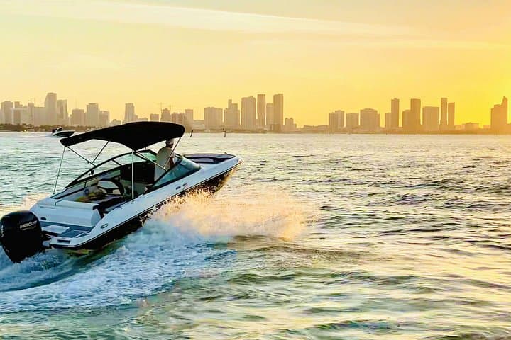 Miami Bay Private Boat Rental: Sandbars, Star Islands & Guided Cruising