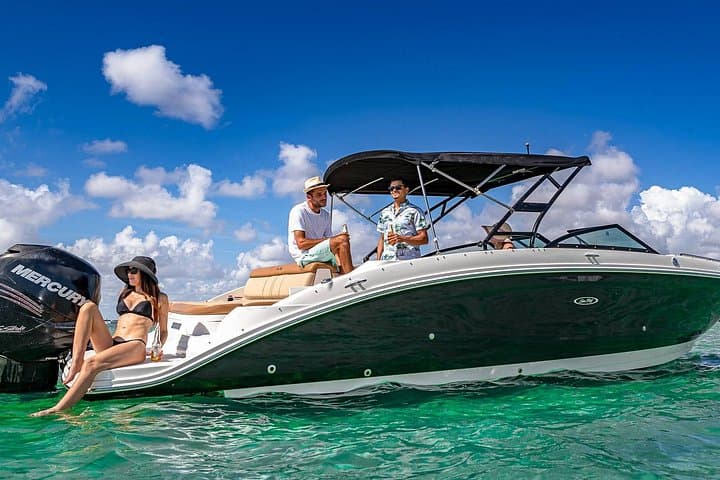 Miami Biscayne Bay Private Boat Rental with Captain — Star Island & Bayside Cruise photo 1
