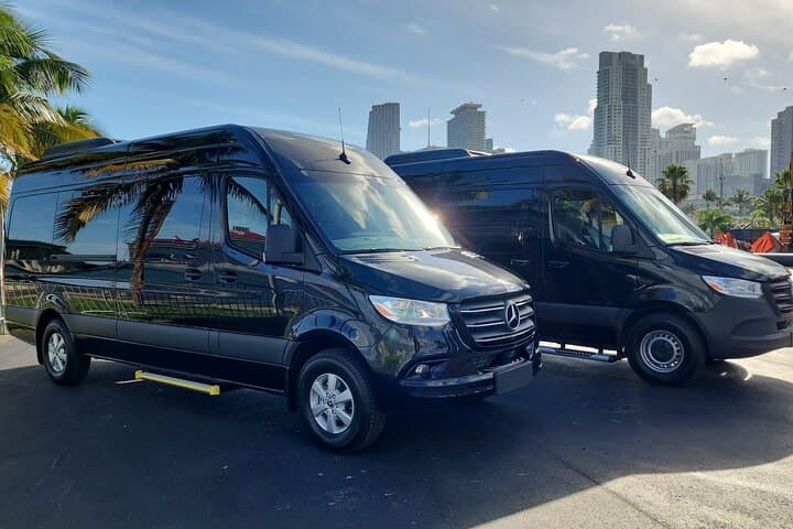 Miami Private & Group Airport Transfers: Door-to-Door Shuttles with AC