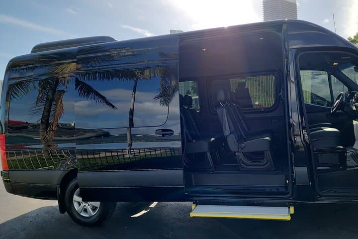 Miami Private & Group Airport Transfers: Door-to-Door Shuttles with AC photo 3