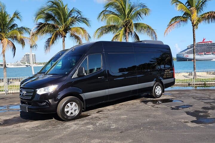 Miami Private & Group Airport Transfers: Door-to-Door Shuttles with AC photo 4