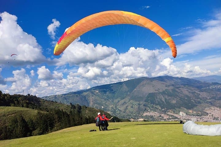 Tandem Paragliding Over Medellín: San Félix Flights with Private Transport