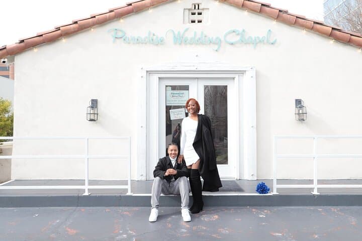 Quick Drive-Up Las Vegas Wedding at Paradise Wedding Chapel photo 3