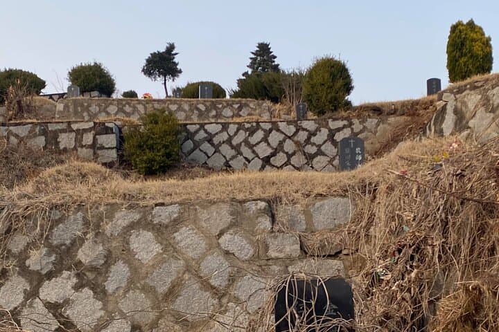 Korean Cemetery and Folklore Trek: Fall Hike Through Mountain Graves Near Seoul photo 4