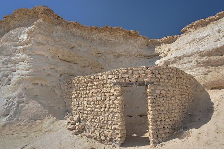 Dukhan & Zekreet West Coast Tour: Beaches, Serra Sculpture, and Oryx Encounters photo 6