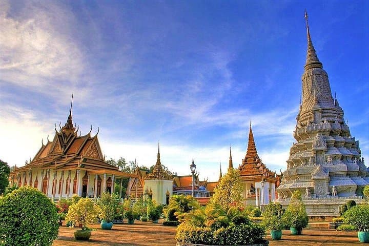 Koh Dach Silk Island & Phnom Penh Private Day Tour — City Sights and Traditional Weaving photo 3