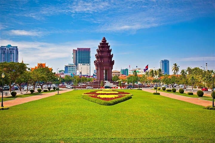 Koh Dach Silk Island & Phnom Penh Private Day Tour — City Sights and Traditional Weaving photo 4