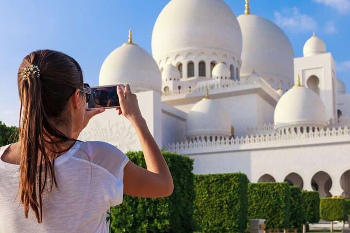 Abu Dhabi City Tour from Dubai: Sheikh Zayed, Corniche & Yas Island Day Trip photo 4