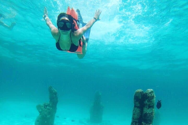 Isla Mujeres Catamaran: Beach Club, Snorkel & Open Bar Adventure photo 3