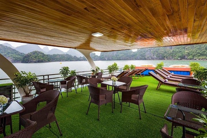 Halong & Lan Ha Bay Full-Day Cruise: Kayak Dark & Bright Cave and Swim in Tra Bau photo 4