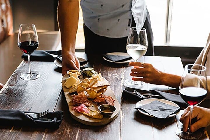 Whistler Guided Lunch Tour: Four-Restaurant Culinary Walk in Whistler Village
