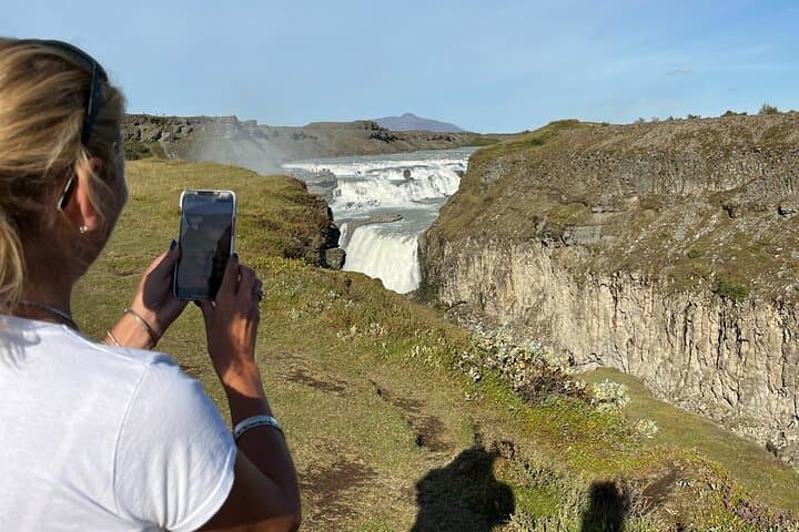 Golden Circle Private Guided Tour: Þingvellir, Geysir, Gullfoss & Fridheimar