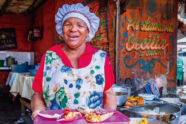 Cartagena Food & History Walking Tour with Lunch at Anthony Bourdain's Favorite Spot photo 2