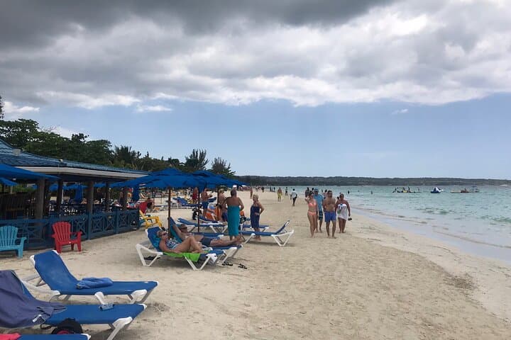 Experience Jamaica's Bliss: Negril's 7 Mile Beach and Rick's Cafe