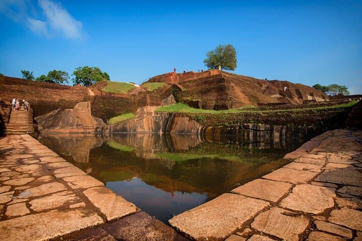 Sigiriya Rock Fortress & Minneriya Jeep Safari: Day Tour from Colombo