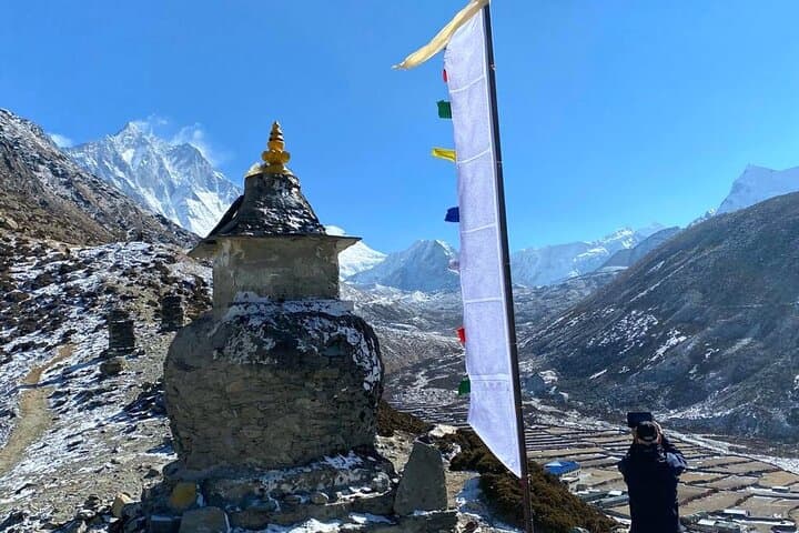 Gokyo Valley and Everest Base Camp Trek via Cho La — 16-Day High-Altitude Circuit photo 2