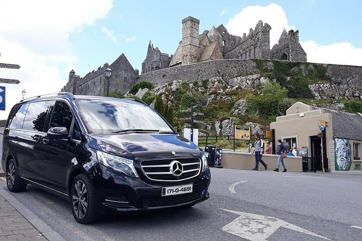 Dublin to Cork Transfer: Rock of Cashel, Cahir & Blarney Castle Day Tour