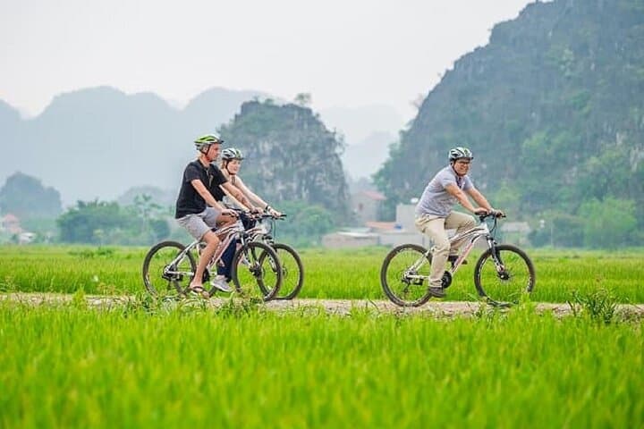 Full-Day Ninh Binh: Trang An Boat Ride, Bai Dinh Pagoda & Mua Cave Viewpoint photo 1