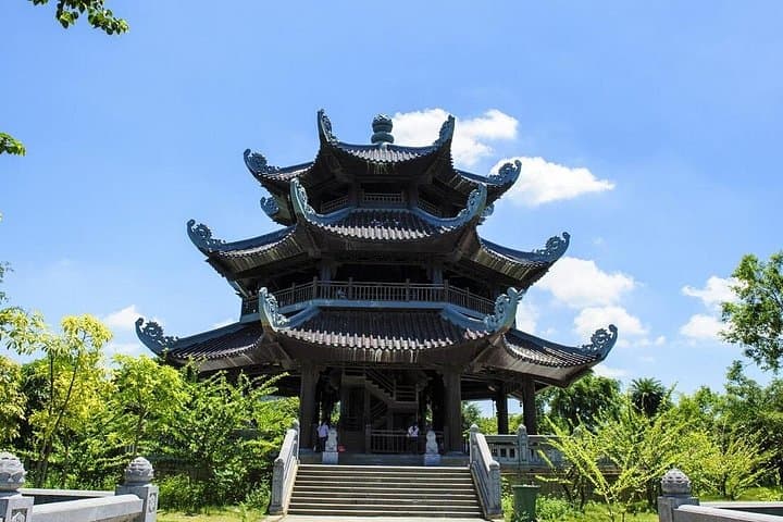 Full-Day Ninh Binh: Trang An Boat Ride, Bai Dinh Pagoda & Mua Cave Viewpoint photo 2