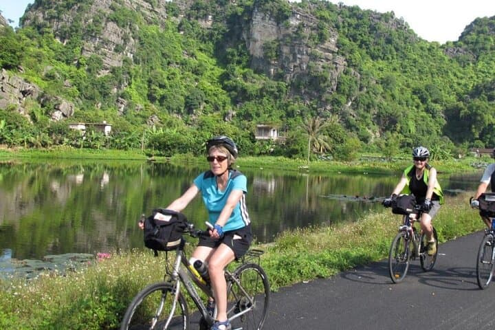 Full-Day Ninh Binh: Trang An Boat Ride, Bai Dinh Pagoda & Mua Cave Viewpoint photo 3