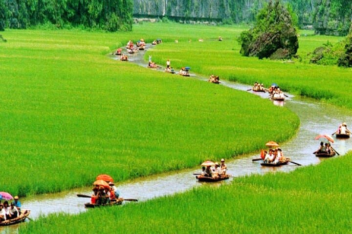 Full-Day Ninh Binh: Trang An Boat Ride, Bai Dinh Pagoda & Mua Cave Viewpoint photo 4