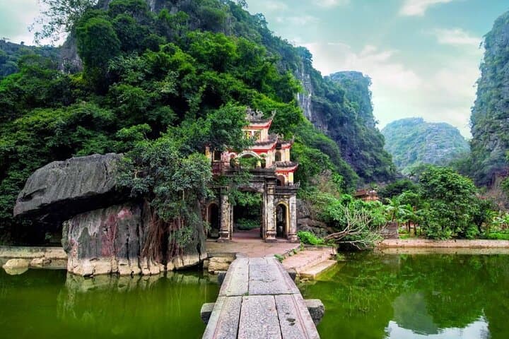 2-Day Ha Long Bay & Ninh Binh: Cruise, Kayak and Mua Cave Viewpoint photo 2