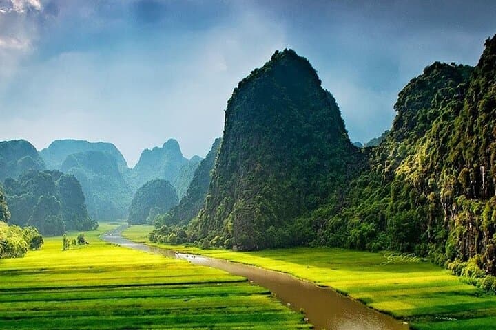 2-Day Ha Long Bay & Ninh Binh: Cruise, Kayak and Mua Cave Viewpoint photo 3