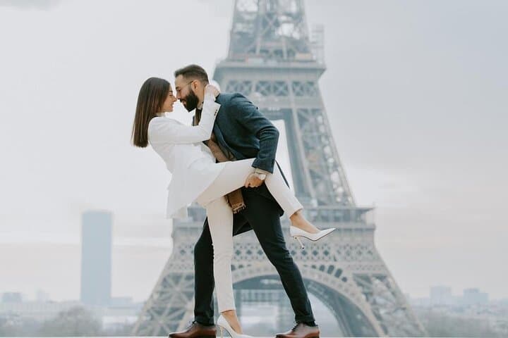 Paris Private Day Tour: Eiffel Tower Summit, Seine Cruise & Professional Photoshoot