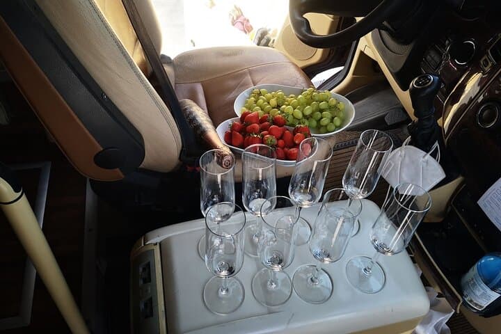 Santorini Luxury Private Tour — Oia, Wine Tasting & Black Sand Beach (5‑Hour) photo 6