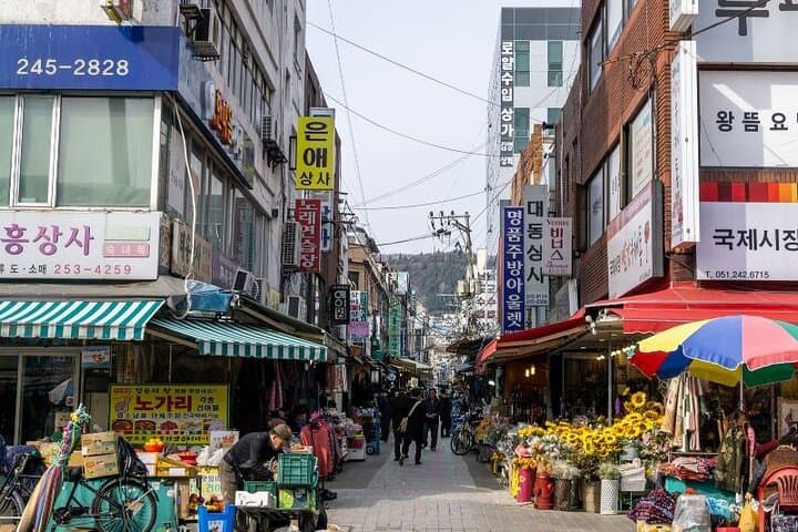 custom-private-walking-tour-busan-local-guide photo 2