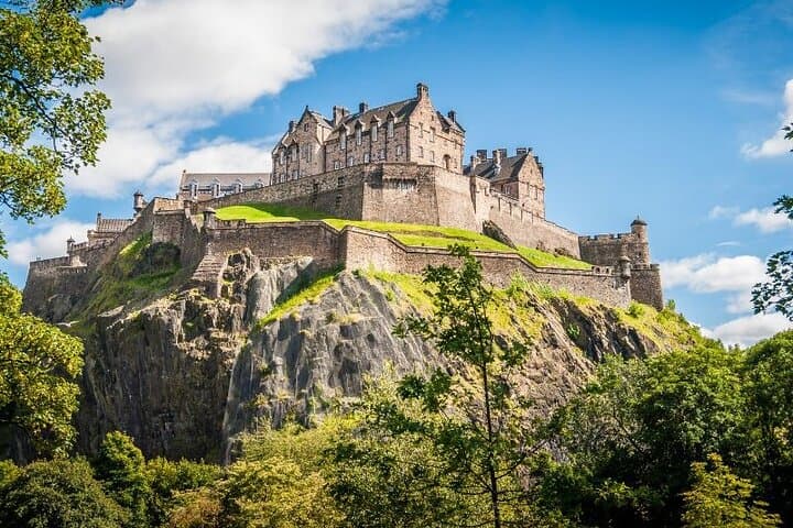 Edinburgh Private Custom Walking Tour with Local Guide photo 2