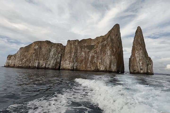 Galapagos Private Yacht Tour: 8-Day Islands, Snorkeling & Wildlife Itinerary photo 4