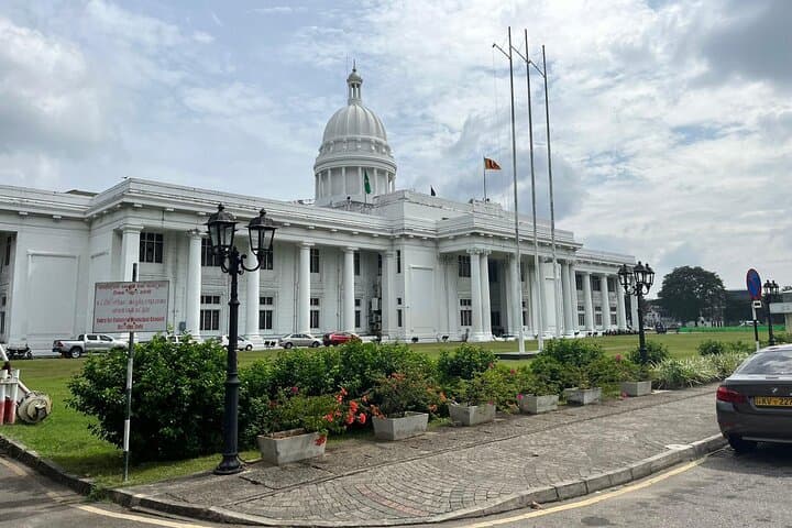 Colombo City Tour: Historic Landmarks, Temples & Galle Face Green