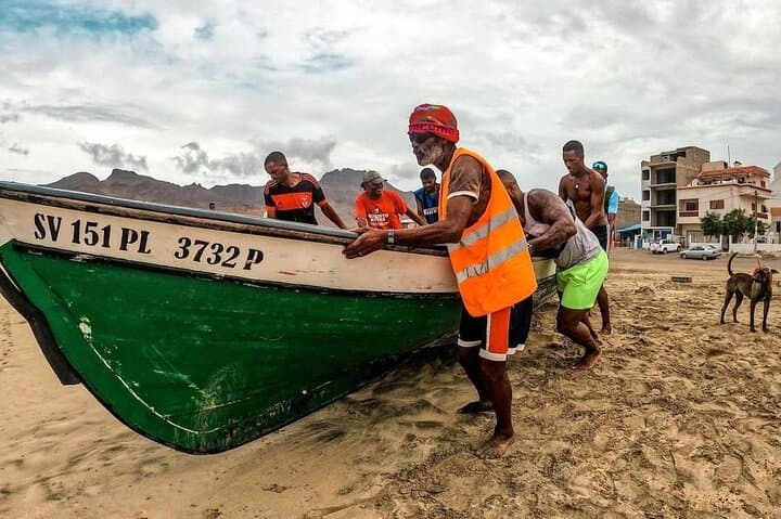 Swim with Rare Sea Turtles in São Pedro Bay — Mindelo Boat Snorkel photo 3