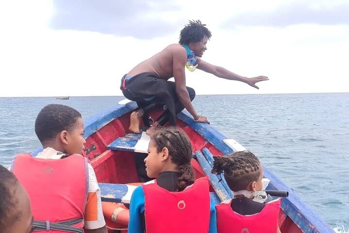 Swim with Rare Sea Turtles in São Pedro Bay — Mindelo Boat Snorkel photo 5