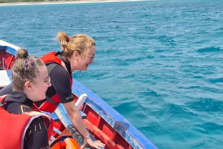 Swim with Rare Sea Turtles in São Pedro Bay — Mindelo Boat Snorkel photo 6