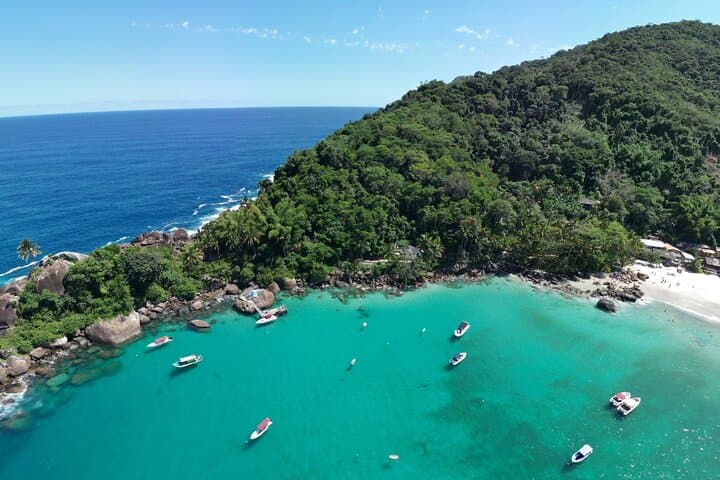 Full-day Private Speedboat Tour of Ilha Grande: Beaches, Caiçara Culture & Snorkeling