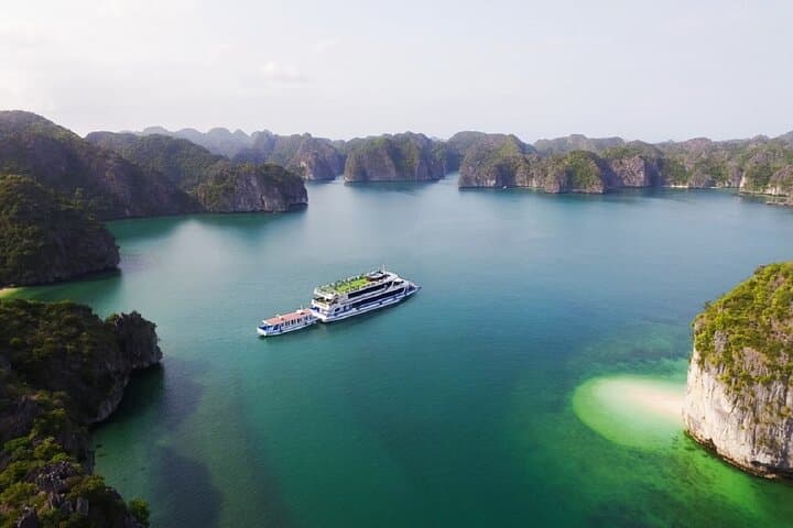 Ha Long Bay Luxury Day Cruise: Titop, Sung Sot & Luon Cave with Jacuzzi photo 1