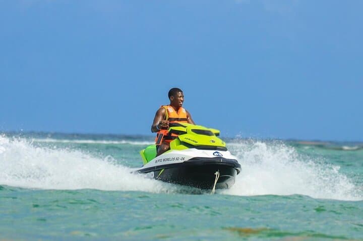 Montego Bay Jet Ski, Parasailing & Margaritaville Tour photo 6